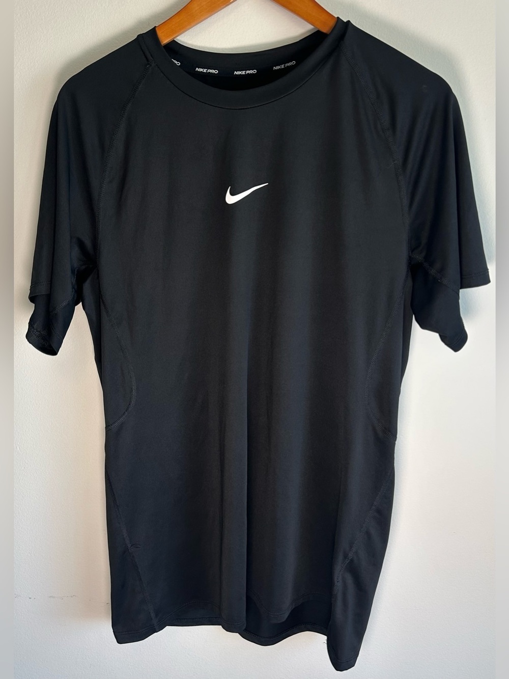 Nike Pro Mens Dri-Fit Short Sleeve Shirt Sz L Slim Fit Black Center Logo Stretch